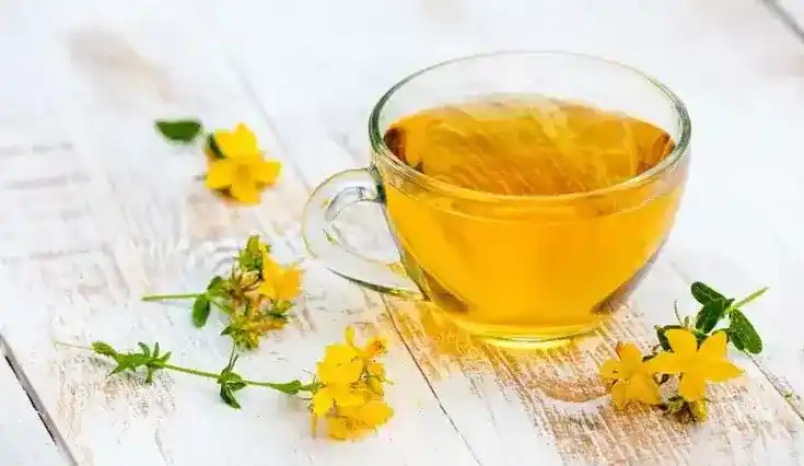 Eine Tasse Johanniskrauttee